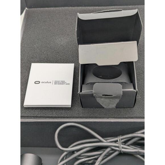 Meta Oculus Rift Touch Motion Controllers Black With Sensor - VR Set W/ Box - Picture 6 of 6